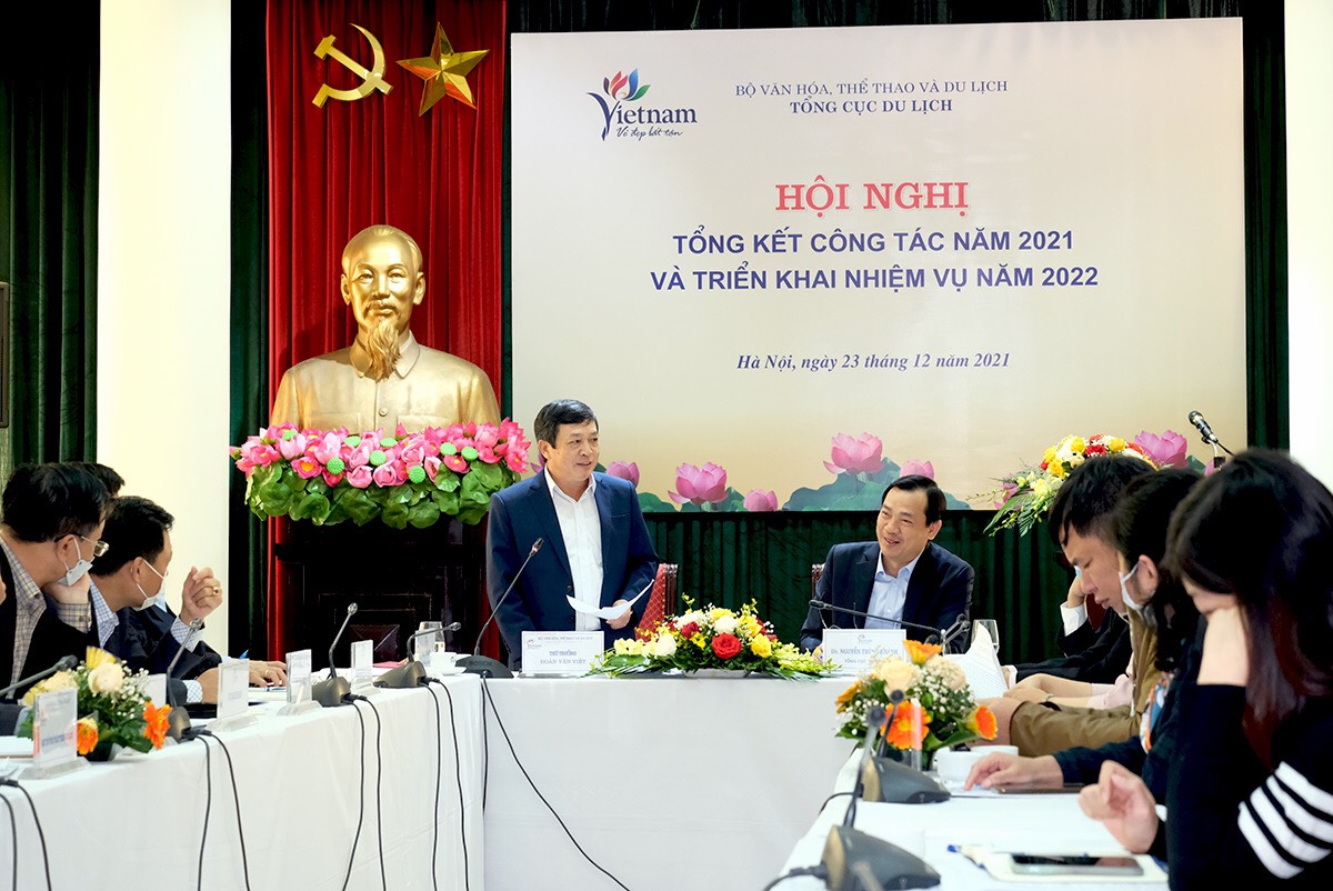 Thứ trưởng Bộ Văn hóa, Thể thao và Du lịch Đoàn Văn Việt phát biểu chỉ đạo tại hội nghị